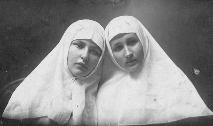 Елена Орлова и Елизавета Степунина - сестры милосердия.1918 г.