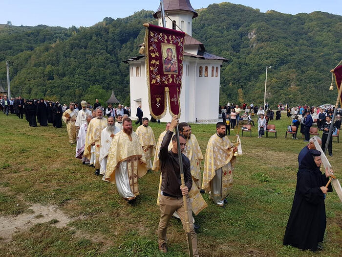 A procession at St. Parascheva Monastery in Sub Piatră. Photo: reintgregirea.ro