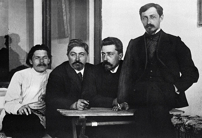 (Слева направо) Максим Горький, Дмитрий Мамин-Сибиряк, Николай Телешов и Иван Бунин в Ялте, 1900
