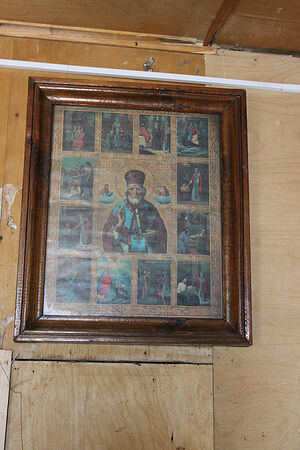 Икона святителя Николая Чудотворца, перед которой молятся прихожане на стройке