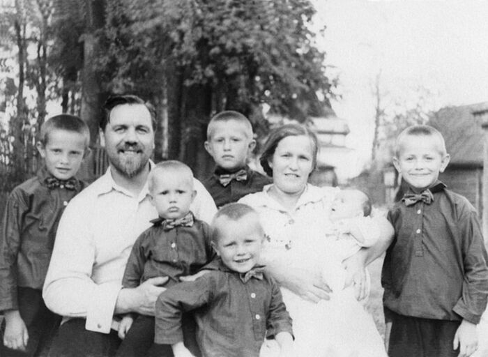 Протодиакон Николай Тохтуев с семьей