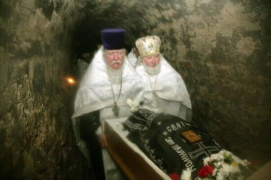Отец Димитрий Смирнов и отец Владимир Воробьев. Погребение отца Иоанна (Крестьянкина)