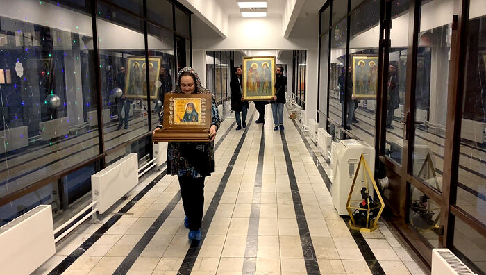 The icon and relics at the children’s cancer center in Moscow