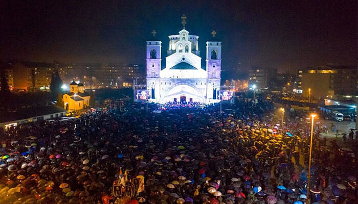 50000 верующих Черногории вышли на ночное молитвенное стояние