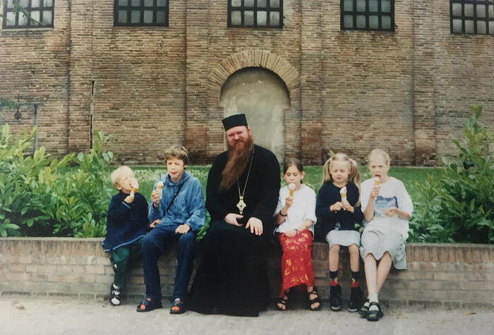 Архиепископ РПЦЗ Агапит (Горачек) в паломнической поездке с детьми