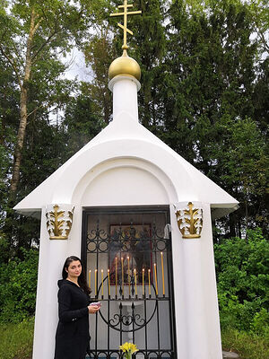 Матушка София у часовни Святителя Николая