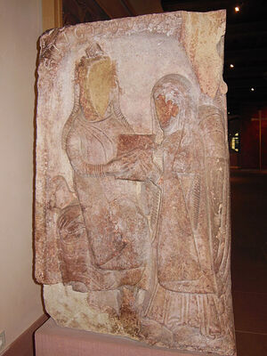 Этишон передает Одилии дарственную на гору. Каменная стела XII в. Монастырь святой Одилии (Франция). Лица сбиты во время Французской революции