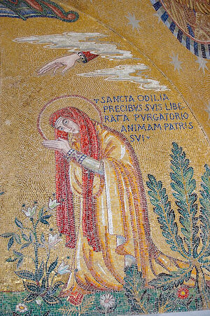 Святая Одилия молится на камне о спасении отца. Мозаика, XIX в. Часовня слёз. Монастырь святой Одилии (Франция)