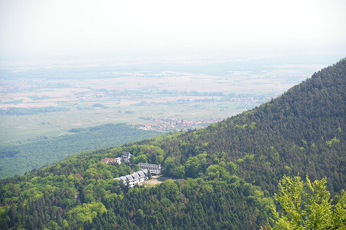 Вид на долину реки Рейн с вершины горы святой Одилии