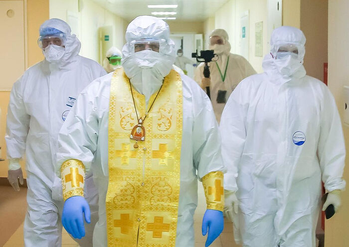 Митрополит Нижегородский и Арзамасский Георгий в красной зоне больницы Бора