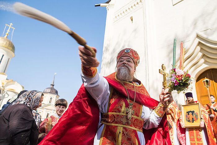 1 мая 2019 г. Пасхальную Литургию и крестный ход в Духовской церкви Лавры возглавил архимандрит Лука (Головков)