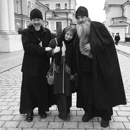Справа налево – отец Илиодор и матушка Люба и отец Алексий Шевчуки