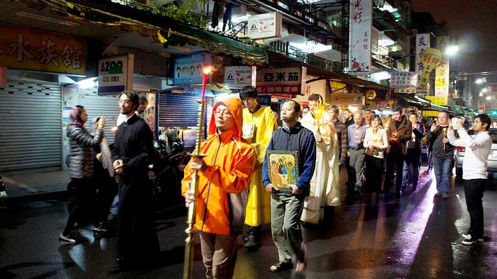 A cross procession along the streets of Taiwan. Photo: russkiymir.ru