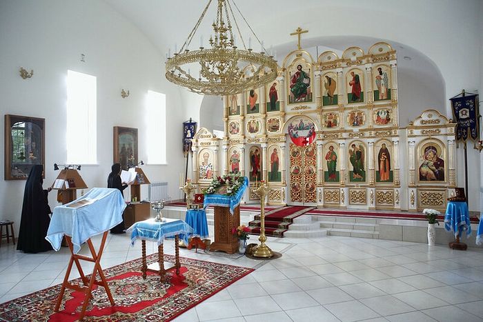 Στον Ιερό Ναό της Ιεράς Μονής της Παναγίας Βλαδιμήρσκαγια στην πόλη Βολσκ