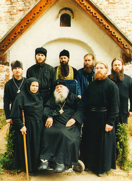 Архиепископ Михей (Хархаров), игумен Феодор (Казанов), мать Феврония, игумен Иоанн (Титов) и братия Борисо-Глебского монастыря