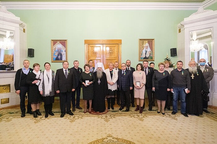 В Ханты-Мансийске, Сургуте и Санкт-Петербурге архиереи вручили медикам Патриаршие награды