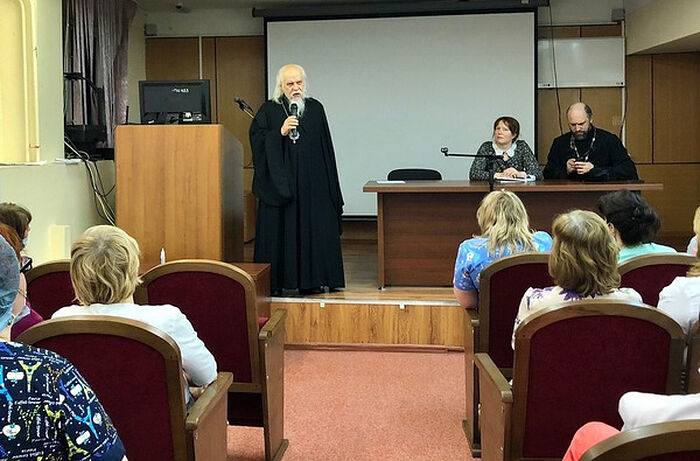 Епископ Пантелеимон на встрече с медсестрами детской городской клинической больницы святого Владимира