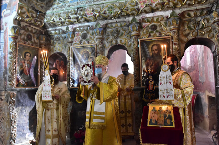 Photo: arhiepiscopiaramnicului.ro