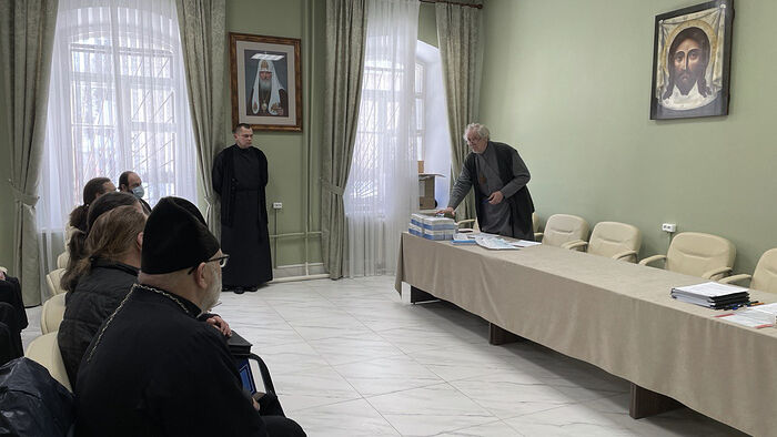 В Псковском епархиальном управлении состоялась передача экспресс-тестов COVID-19 для храмов Псковской епархии