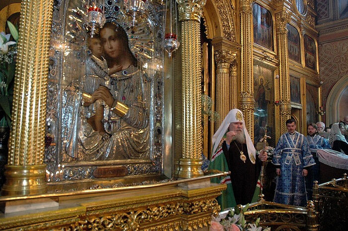 Святейший Патриарх Алексий II совершает Божественную литургию в храме Воскресения Словущего в праздник иконы «Взыскание погибших». 2007 г.