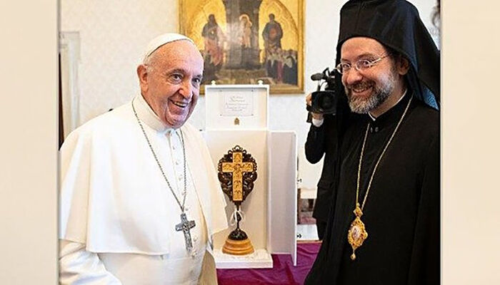 Ο Πάπας Φραγκίσκος και ο Αρχιεπίσκοπος Ιώβ Γκέτσα. Πηγή: catholicoutlook.org