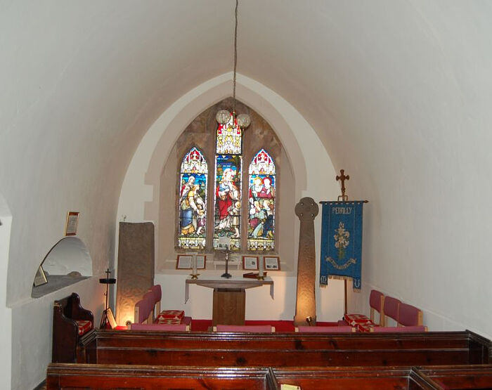 Два ранних креста в церкви Пеналли, Уэльс (источник - www.ancientmonuments.info)