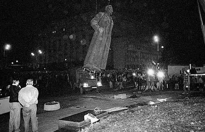 Демонтаж памятника Дзержинскому. 1991 г.