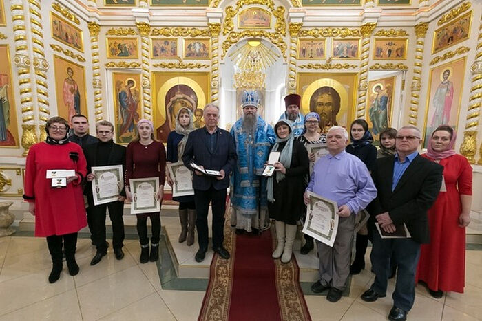 Епископ Искитимский и Черепановский Лука и медики, получившие Патриаршие награды
