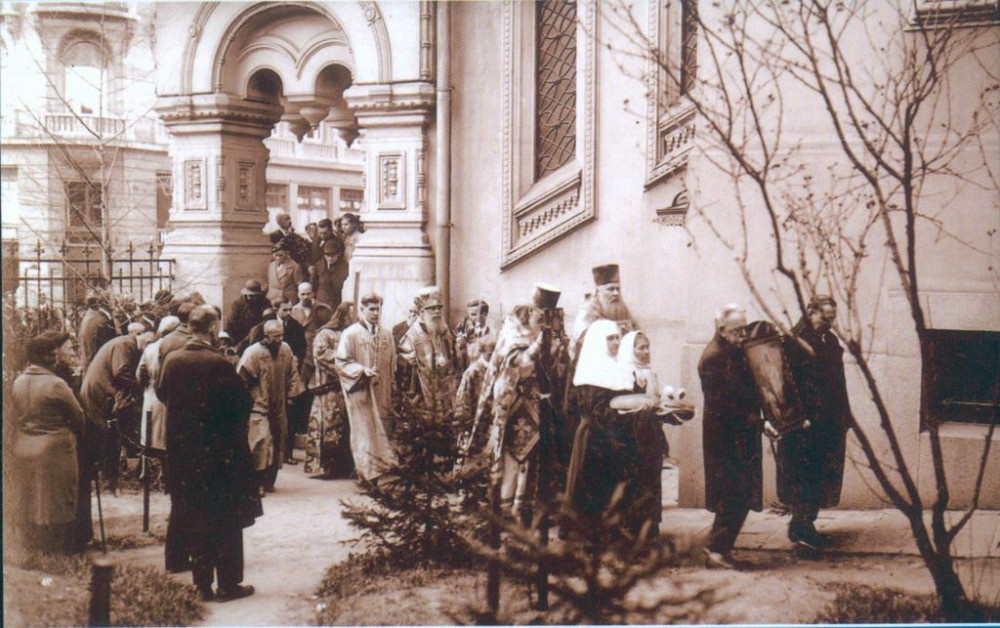 Θρησκευτική πομπή της Ρωσικής Εκκλησίας στη Σόφια (Αρχιεπίσκοπος Μπογκουτσάρωβ Σεραφείμ (Σομπόλεφ), Αρχιεπίσκοπος Αντρέι Λίβεν - μπροστά, ο υψηλότερος)