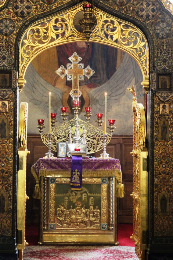 Ιερό Βήμα του Ι. Ναού του Αγίου Νικολάου στη Σόφια – Μετόχι του Πατριάρχη Μόσχας και πάσης Ρωσίας. Εσωτερική διακόσμηση.