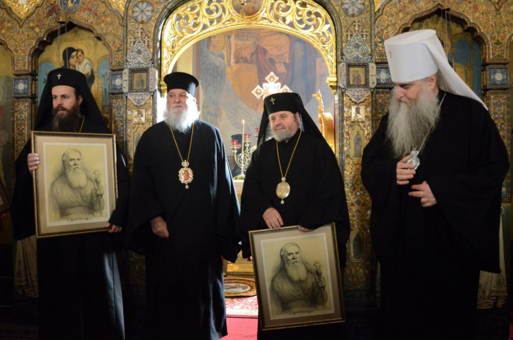 «Ημέρες του Αγ. Σεραφείμ» στο Μετόχι του Πατριάρχη Μόσχας στη Σοφία. Φεβρουάριος 2015. Μητροπολίτες της Ορθοδόξου Εκκλησίας της Βουλγαρίας: Σεραφείμ του Νεβρόκοπ, Δομετιανός του Βίντιν, Γρηγόριος του Βέλικο Τάρνοβο. Μητροπολίτης Σαράτοφ και Βόλσκ Λογγίνος