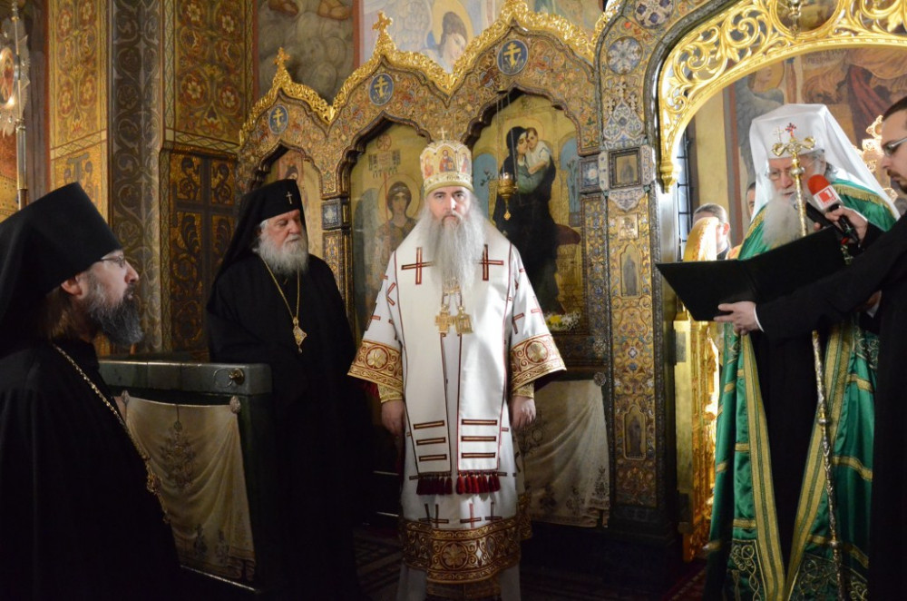 «Ημέρες του Αγ. Σεραφείμ». Φεβρουάριος 2015. Θεία Λειτουργία στον Ι. Ναό του Αγίου Νικολάου στο Μετόχι του Πατριάρχη. Ο Αγιώτατος Πατριάρχης Βουλγαρίας Νεόφυτος, ο Μητροπολίτης Σαράτοφ και Βόλσκ Λογγίνος, ο Μητροπολίτης Βίντιν Δομετιανός, ο Αρχιμανδρίτης 