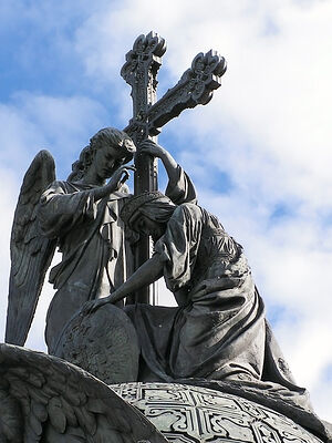 Ангел, благословляющий Россию. Навершие памятника «Тысячелетие России»