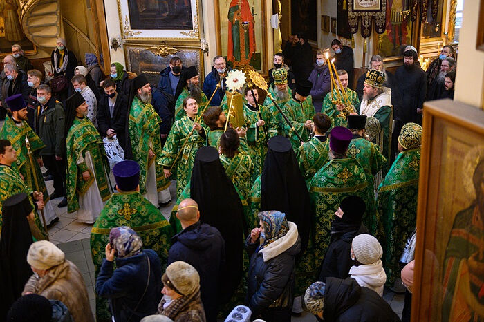В день памяти преподобномученика Корнилия митрополит Псковский Тихон совершил Божественную литургию в Псково-Печерском монастыре