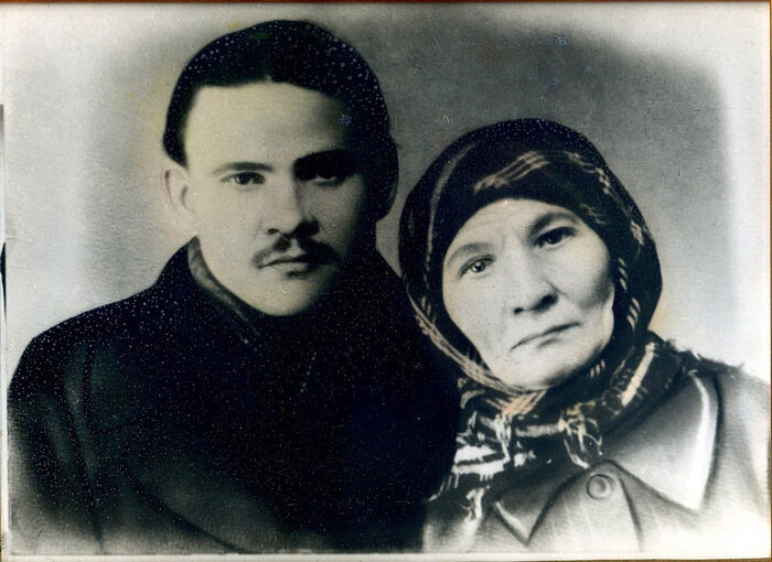Алексей Андреевич Кирсанов (будущий архим. Адриан) со своей мамой Феодосией