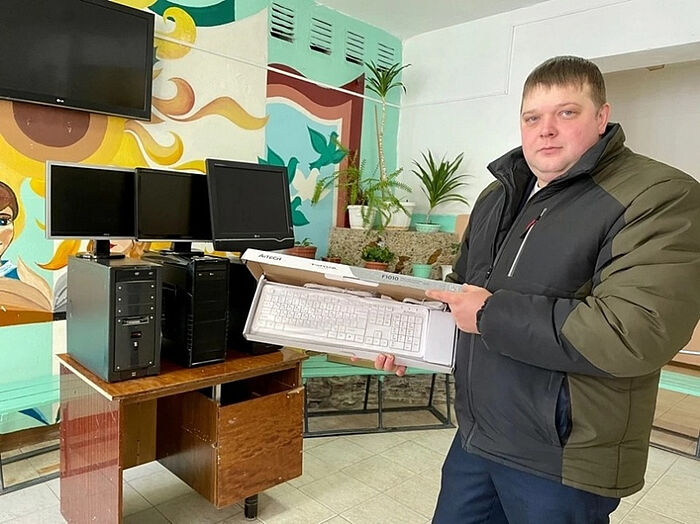 Шахтер Игорь Филиппов их Ухты, который после работы собирает компьютеры для школьников из бедных семей