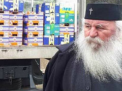 Romanian Metropolitan donates 8.5 tons of food to local hospitals
