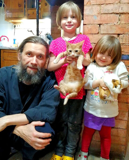 Priest Anatoly Savchuk with children