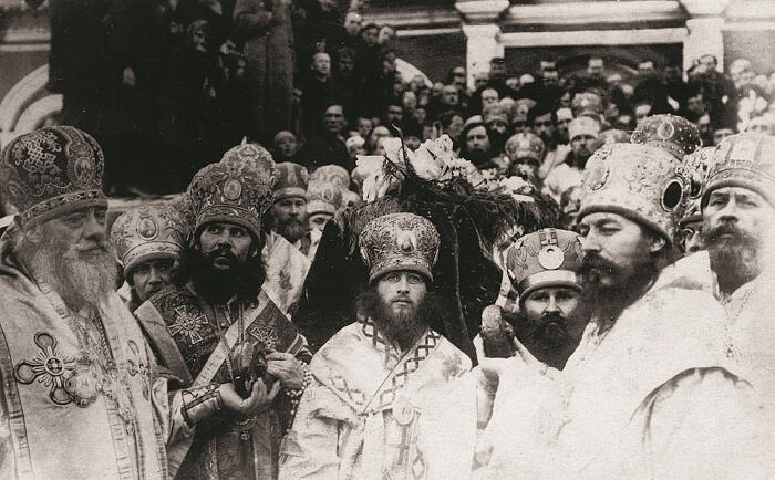 Погребение Святейшего Патриарха Тихона сонмом архиереев. Неизвестный фотограф, Москва, Донской монастырь. 12 апреля 1925 год