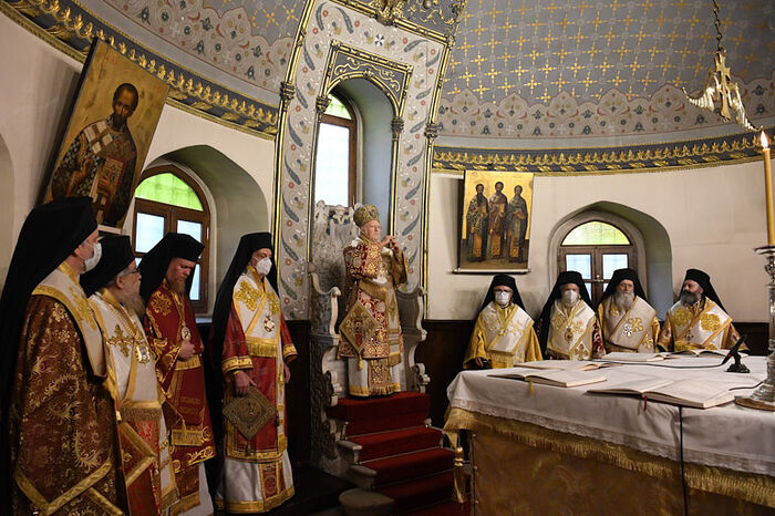 The graceless schismatic Evstraty Zorya is third from the left. Photo: romfea.gr