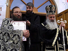 Romanian priest receives highest Church award for supporting mothers, children, families