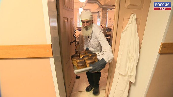В Псково-Печерском монастыре готовятся к Пасхе