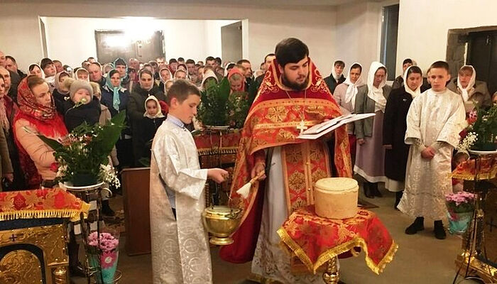 The faithful in Bronitsa joyfully celebrated Pascha in their new church. Photo: Facebook