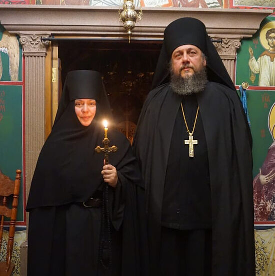 В день пострига в скиту с духовником монастыря игуменом Савватием
