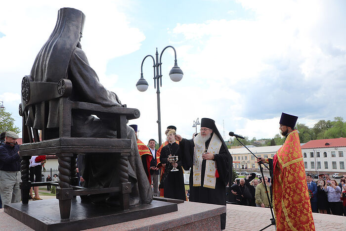 Освящение памятника митрополиту Волоколамскому и Юрьевскому Питириму (Нечаеву) в Волоколамске