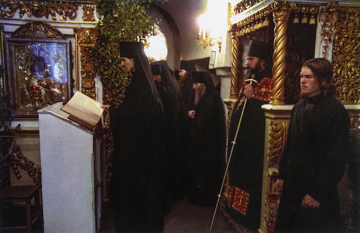 Архимандрит Гавриил на богослужении в Псково-Печерском монастыре