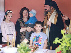 Romanian Orthodox students build house for widowed mother with 5 children