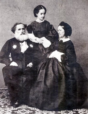 Александр Касимович Казем-Бек с супругой Прасковьей и старшей дочерью Ольгой