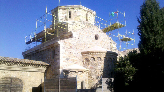 Подворье монастыря Симонопетра близ Авиньона: строительство главного храма и лесная часовня