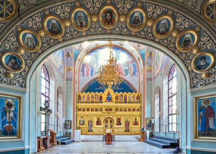 Храм святого благоверного великого князя Владимира в помещении Московского епархиального дома в Лиховом переулке.